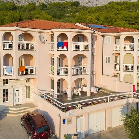 Apartments Simovic Tučepi Eksteriør bilde