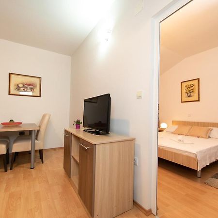 Apartments Simovic Tučepi Eksteriør bilde