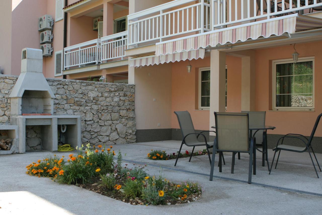 Apartments Simovic Tučepi Eksteriør bilde