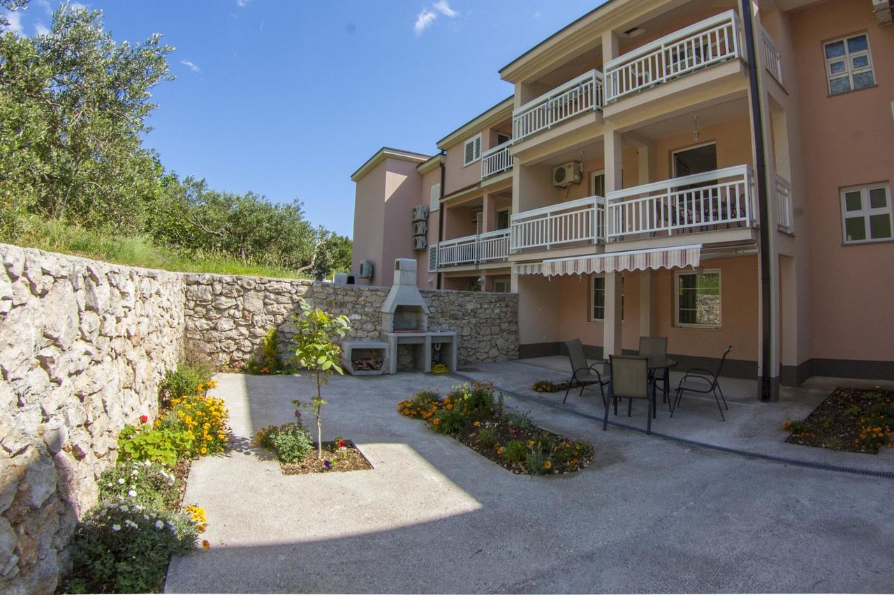 Apartments Simovic Tučepi Eksteriør bilde