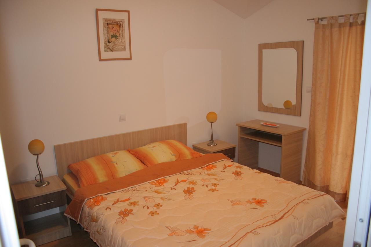 Apartments Simovic Tučepi Eksteriør bilde