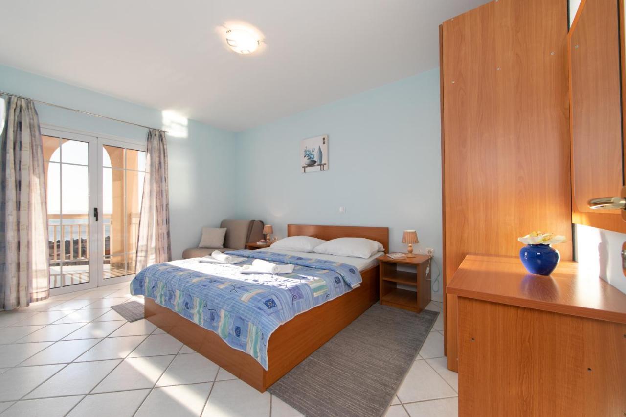 Apartments Simovic Tučepi Eksteriør bilde