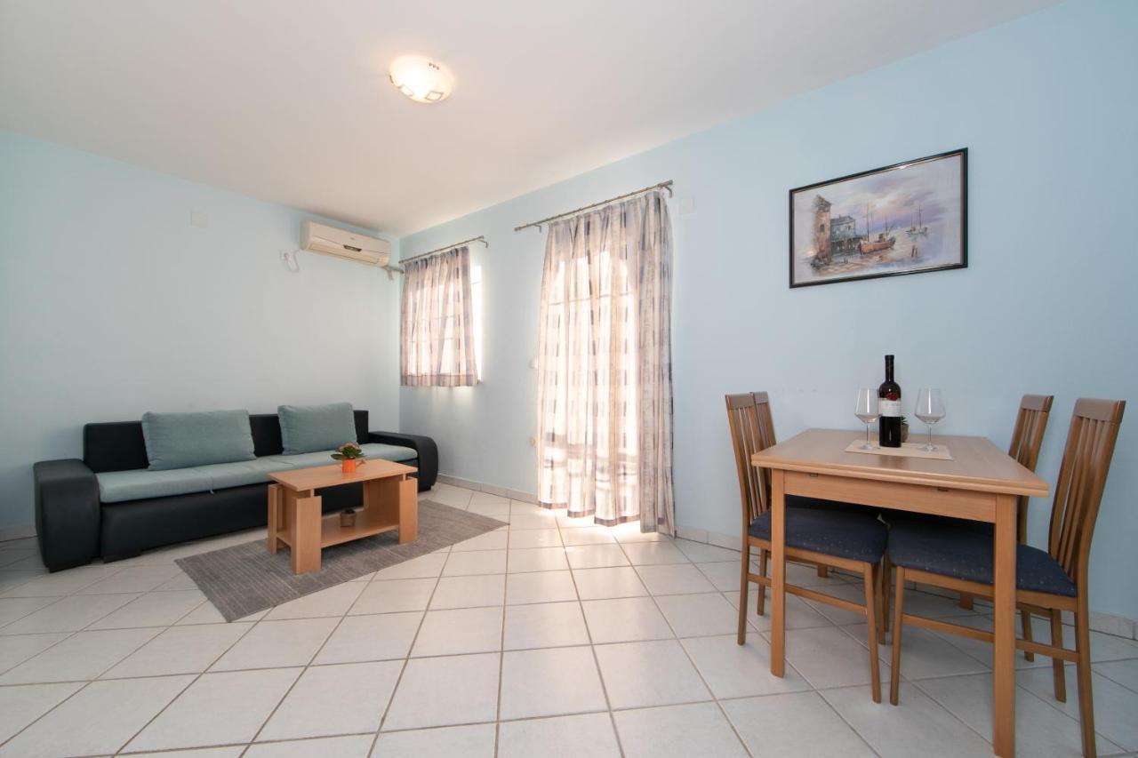 Apartments Simovic Tučepi Eksteriør bilde