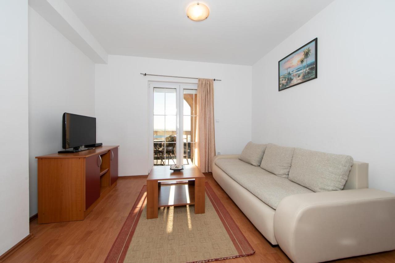 Apartments Simovic Tučepi Eksteriør bilde