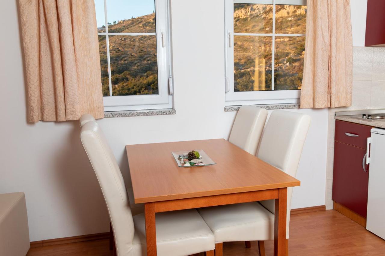 Apartments Simovic Tučepi Eksteriør bilde