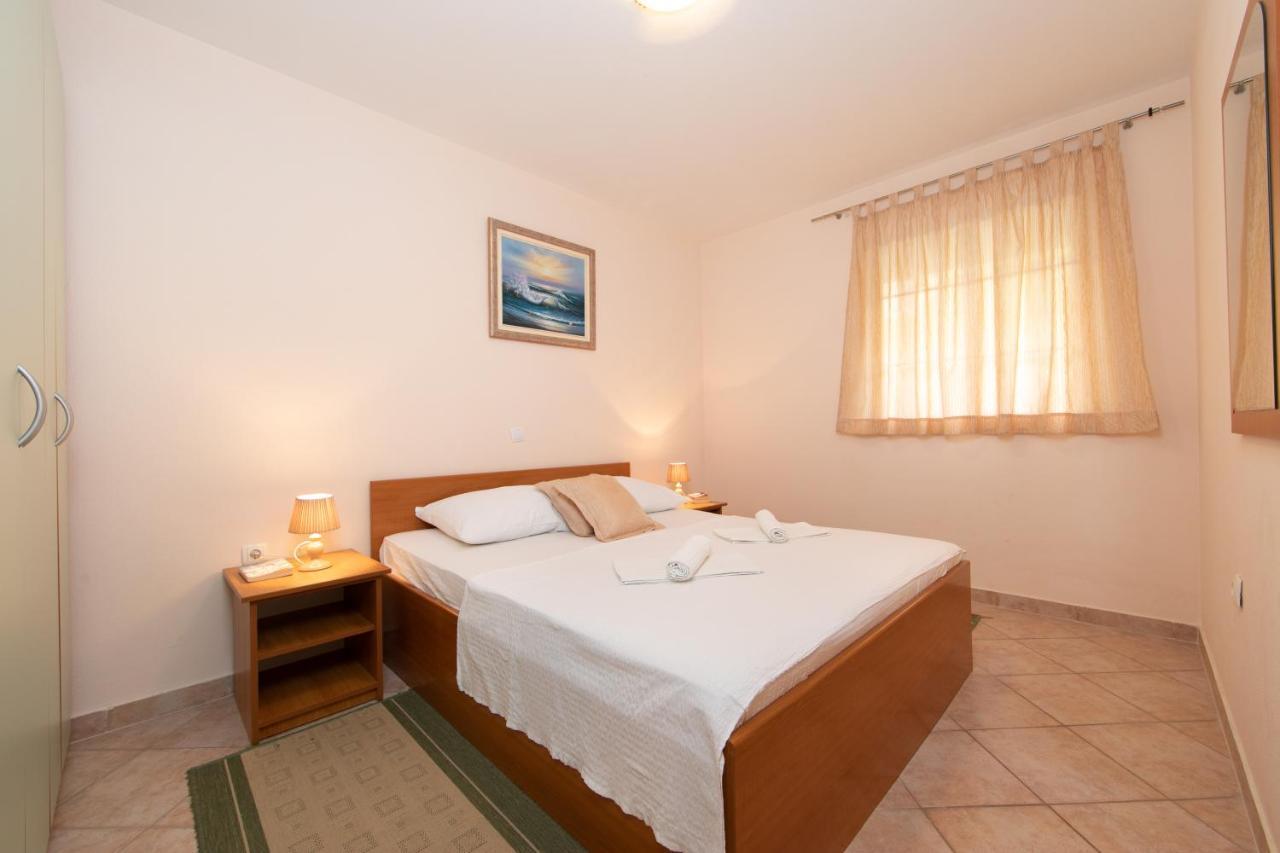 Apartments Simovic Tučepi Eksteriør bilde