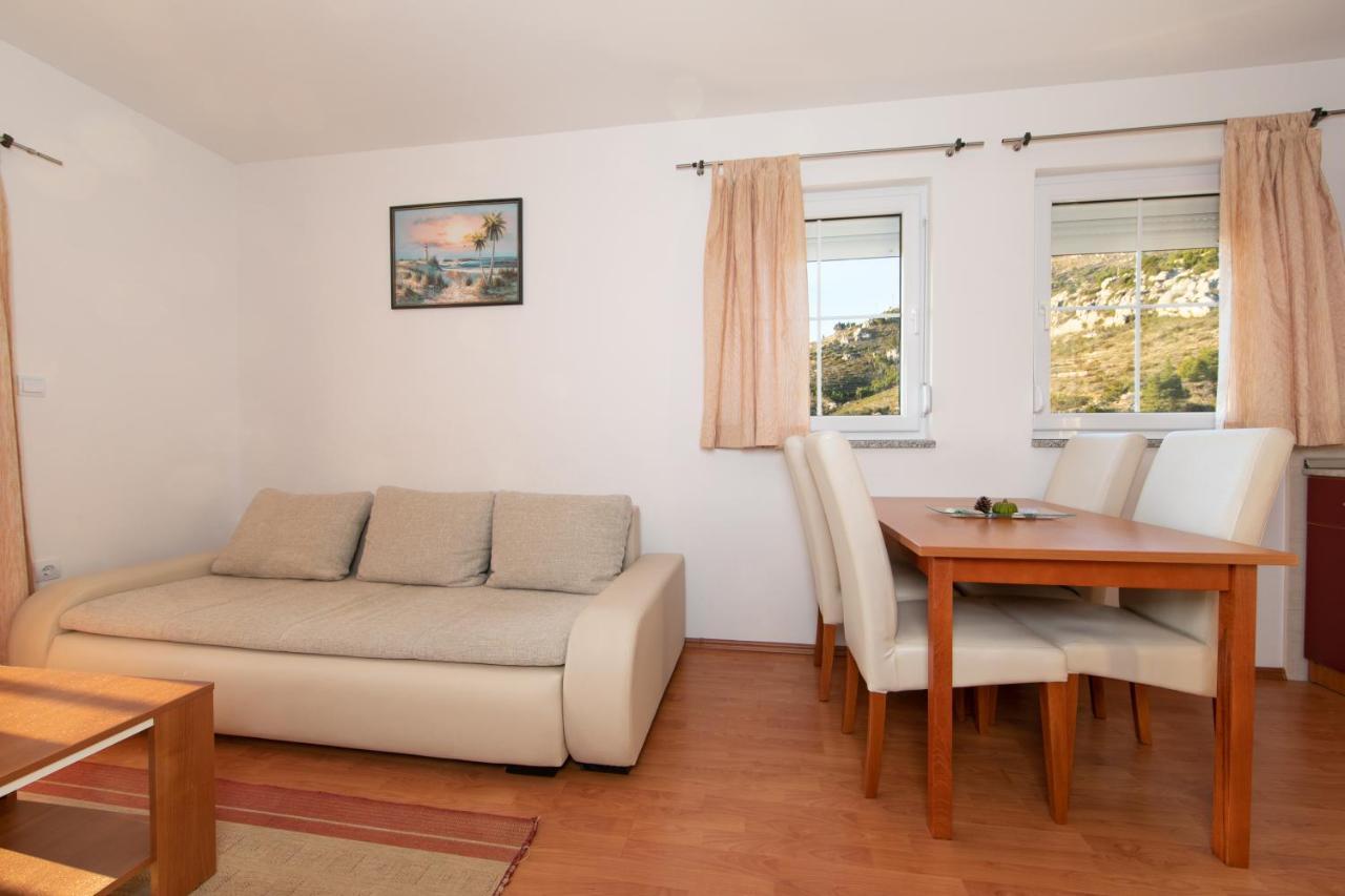 Apartments Simovic Tučepi Eksteriør bilde