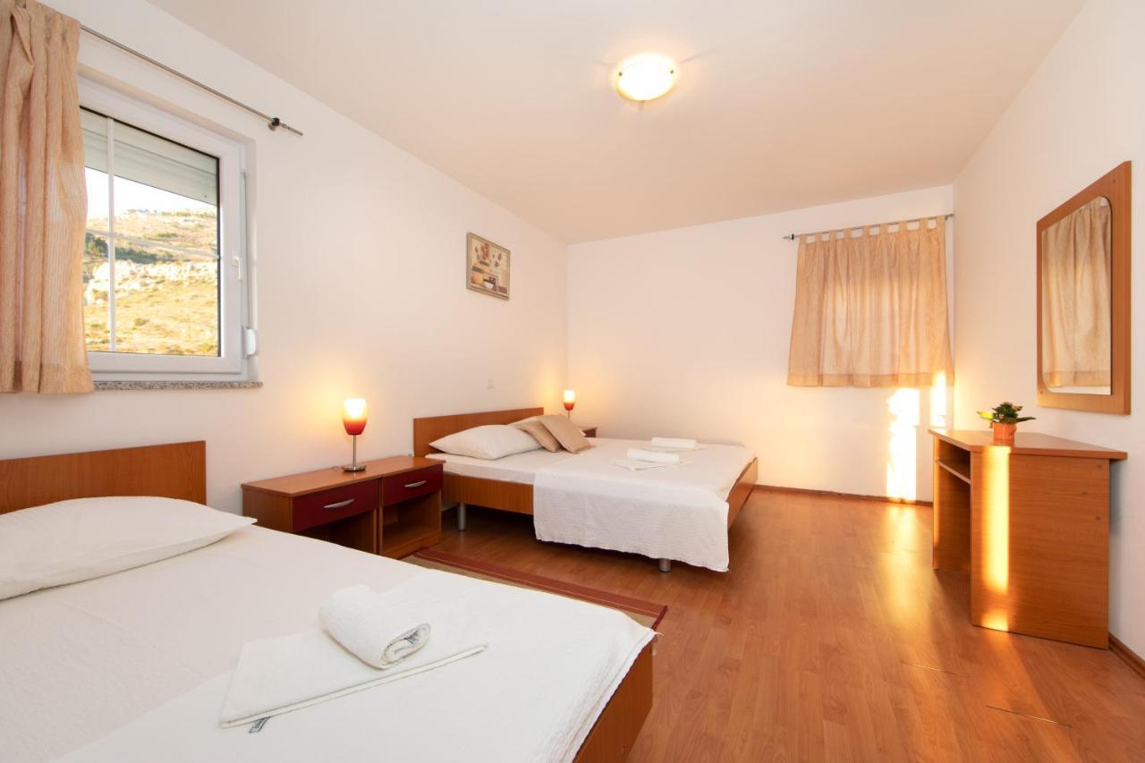 Apartments Simovic Tučepi Eksteriør bilde