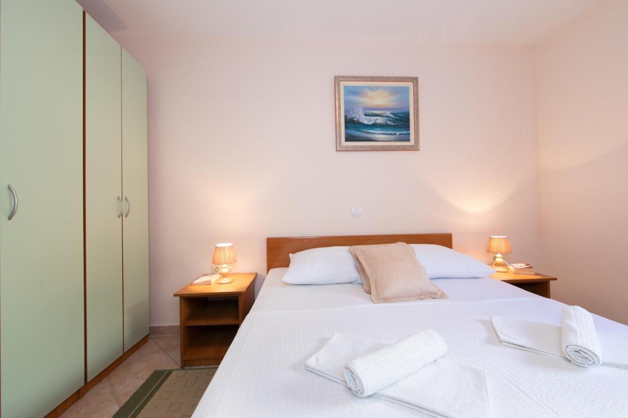 Apartments Simovic Tučepi Eksteriør bilde