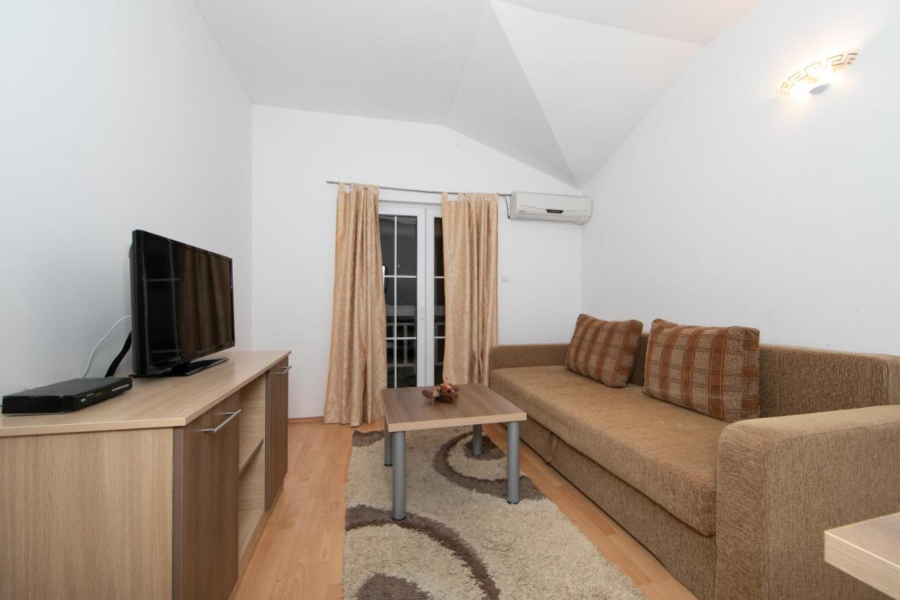 Apartments Simovic Tučepi Eksteriør bilde