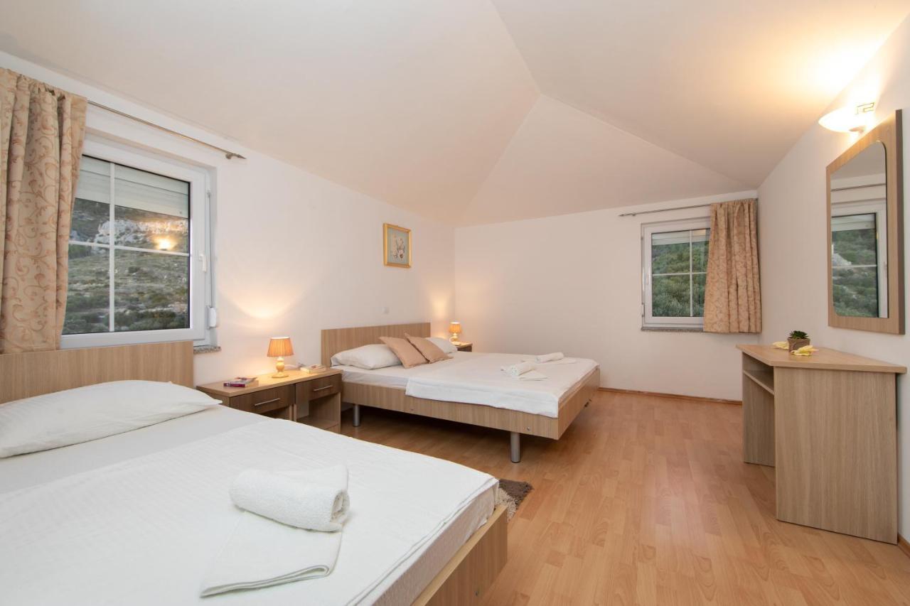 Apartments Simovic Tučepi Eksteriør bilde