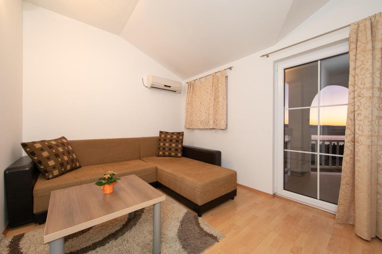 Apartments Simovic Tučepi Eksteriør bilde