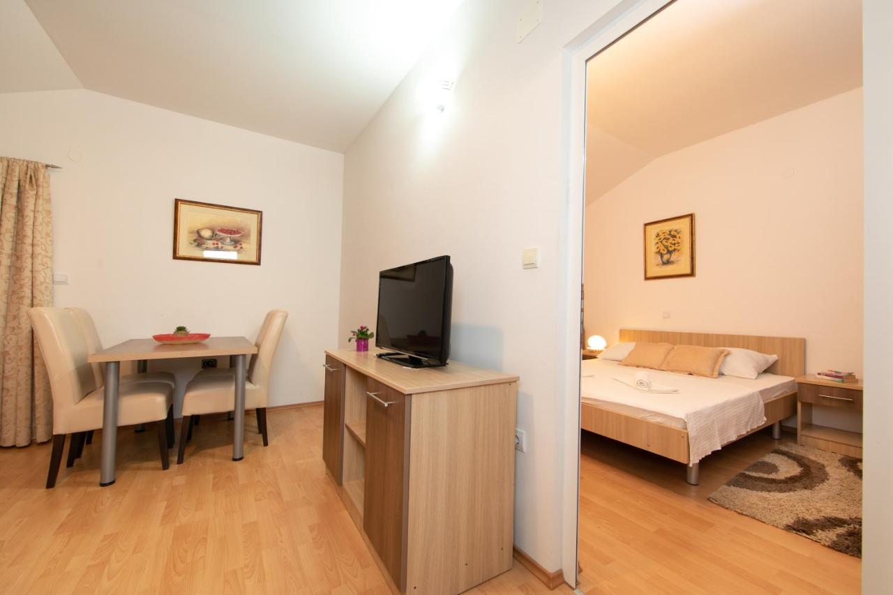 Apartments Simovic Tučepi Eksteriør bilde