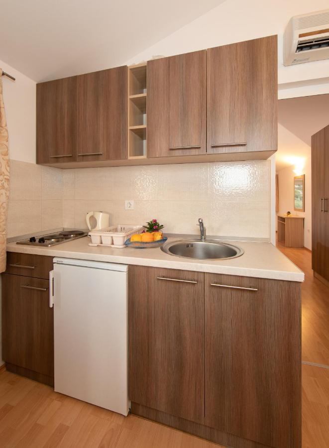 Apartments Simovic Tučepi Eksteriør bilde