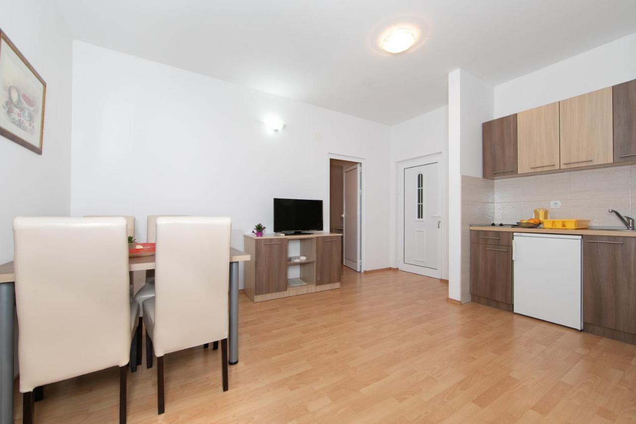 Apartments Simovic Tučepi Eksteriør bilde
