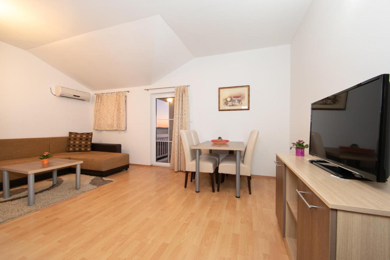 Apartments Simovic Tučepi Eksteriør bilde