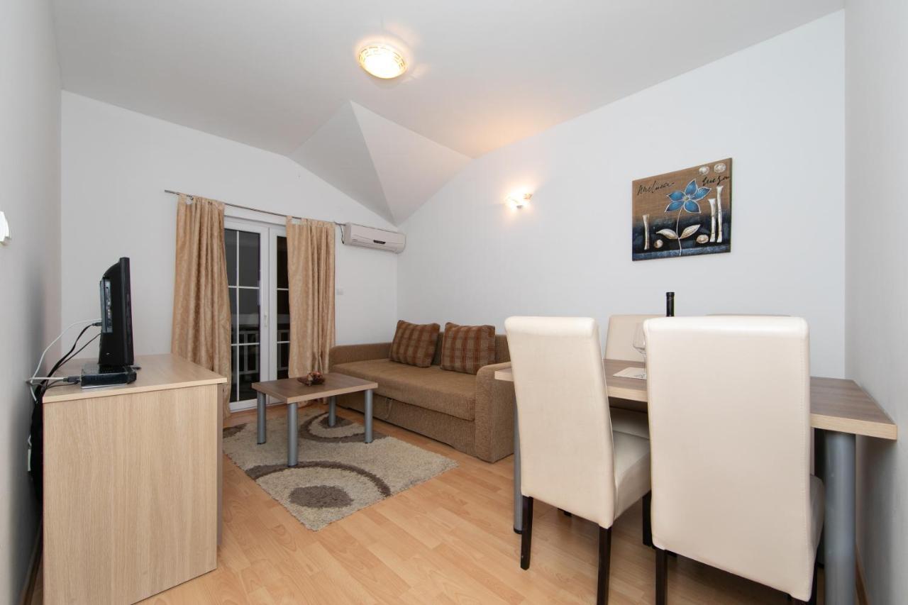 Apartments Simovic Tučepi Eksteriør bilde