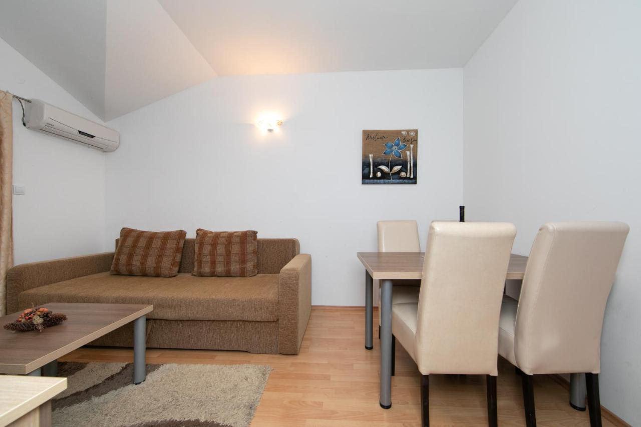 Apartments Simovic Tučepi Eksteriør bilde